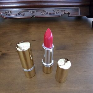 Elizabeth Arden Vibrant Red door 2 Lipstick